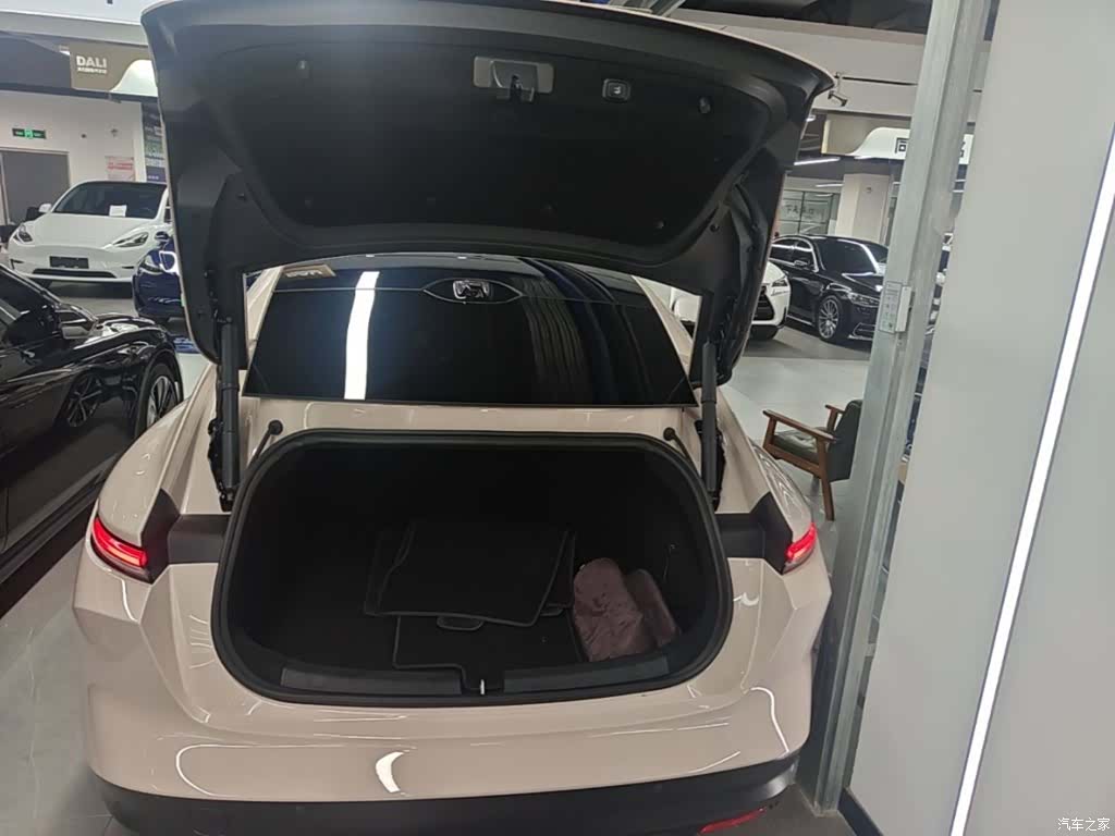 NIO ET5, 2024 19