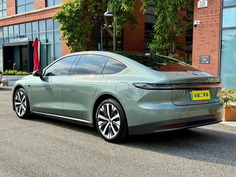 NIO ET7