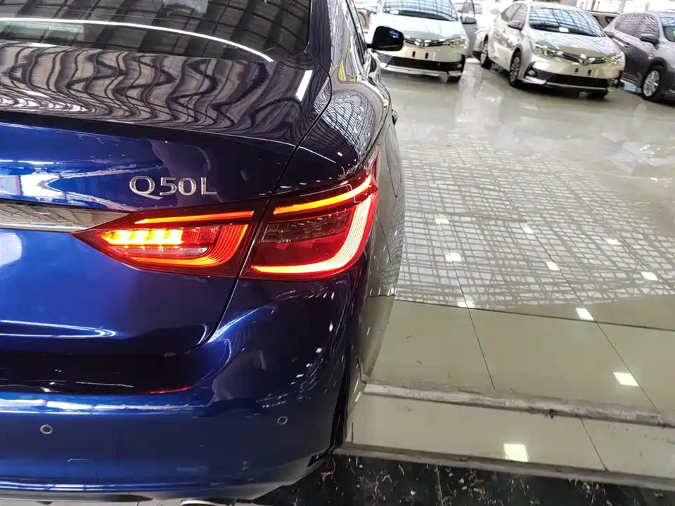 Infiniti Q50L