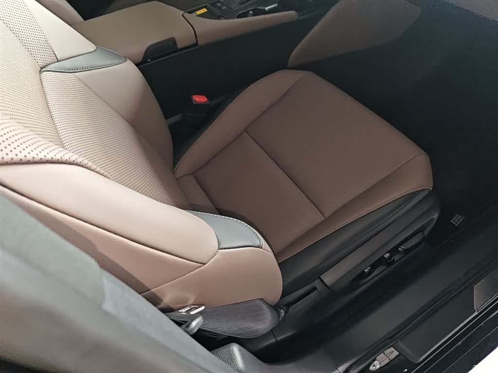 Lexus ES, 2026 25