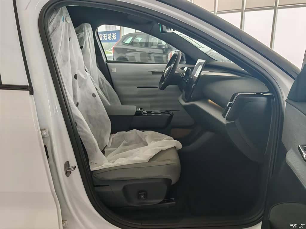 Volvo EX30, 2026 22