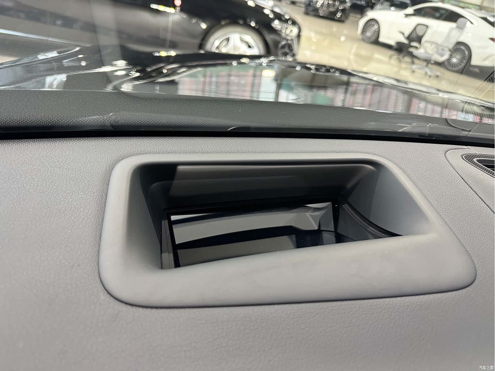 Mercedes-Benz S-Class, 2024 14