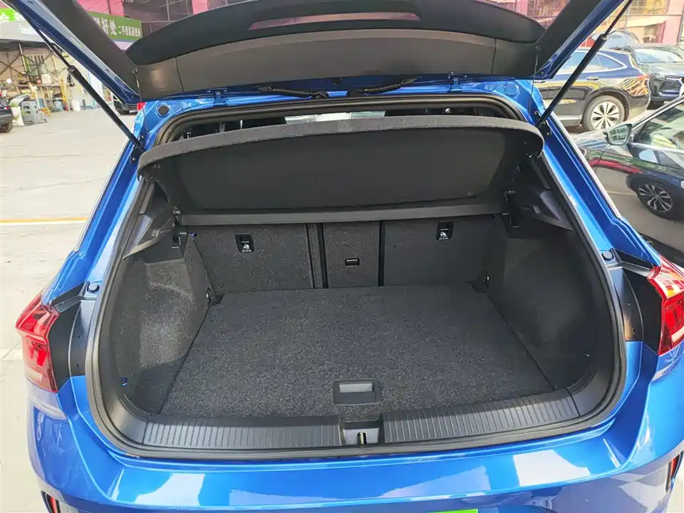 Volkswagen T-ROC exploring Songs