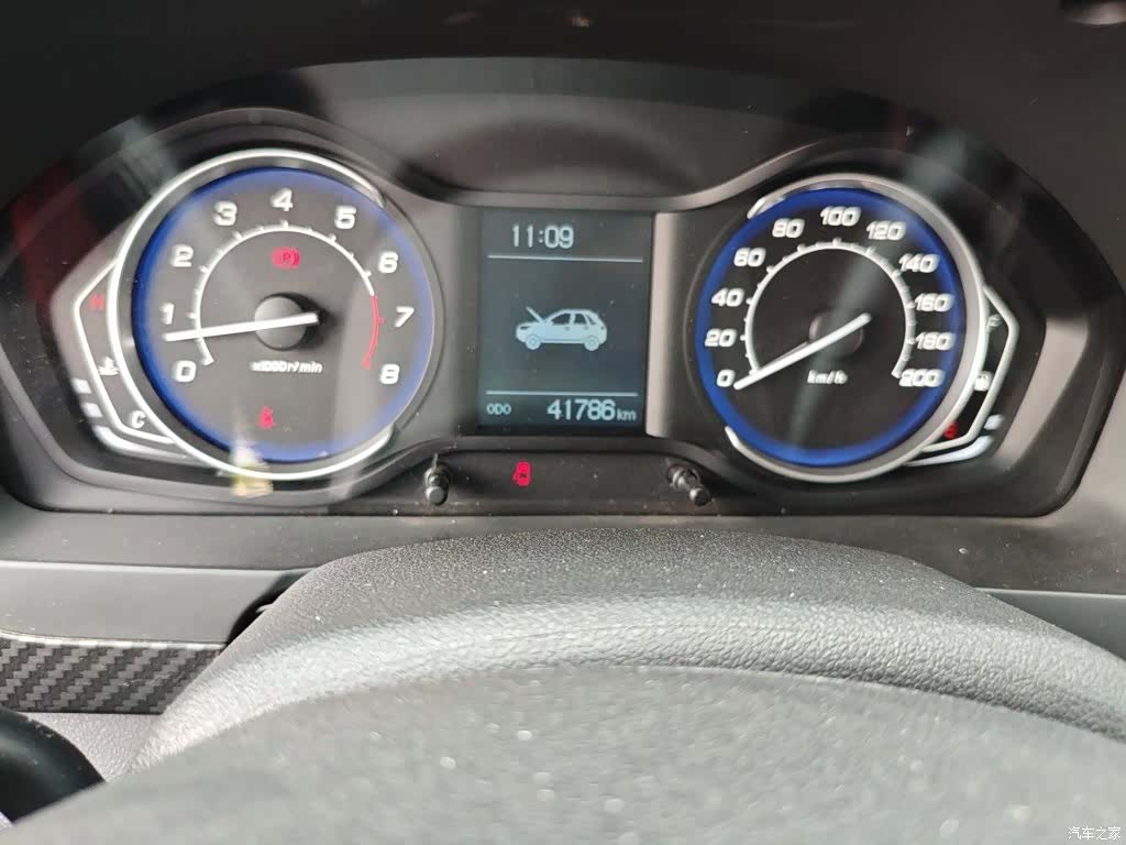 BAIC X25, 2017 13
