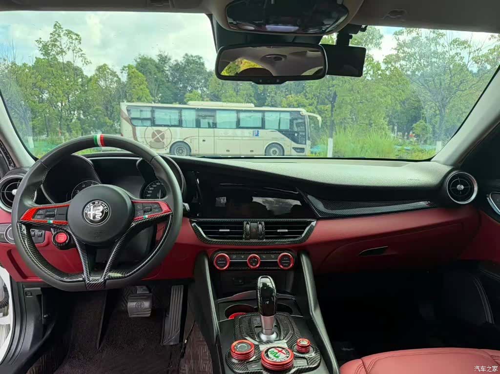 Alfa Romeo Giulia, 2017 4