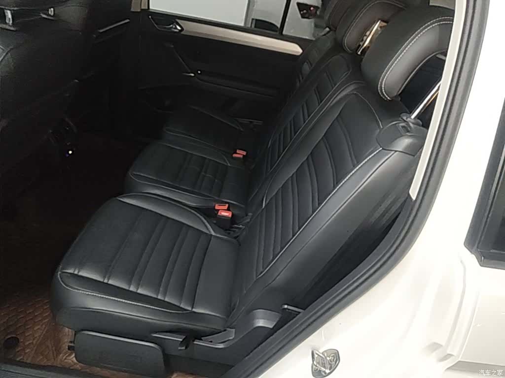 Volkswagen L, 2018 17