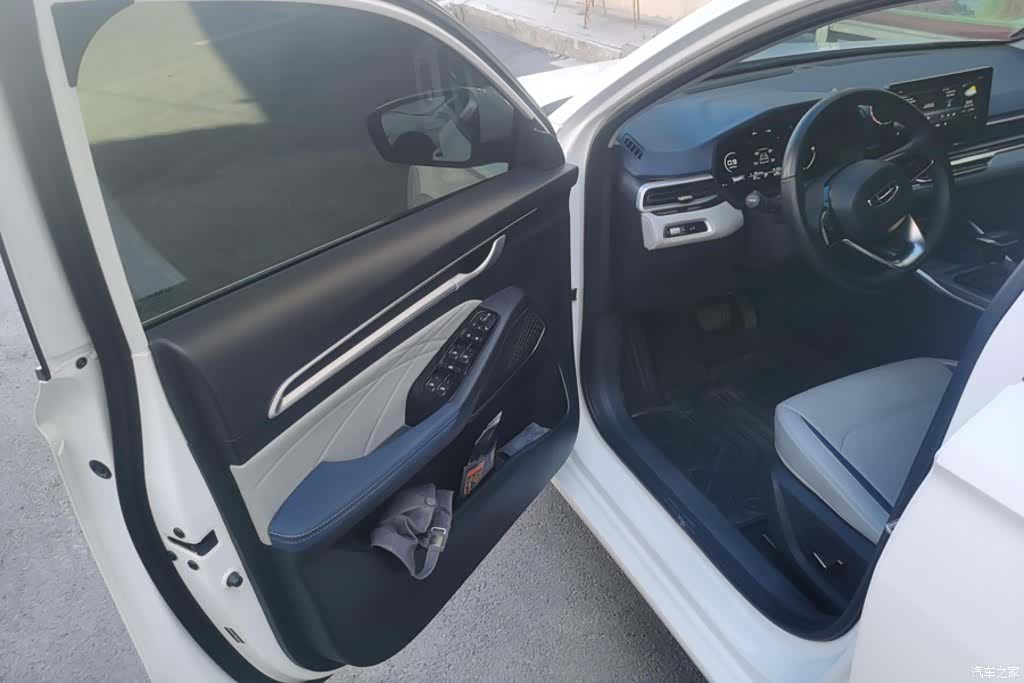 Geely Emgrand, 2022 7