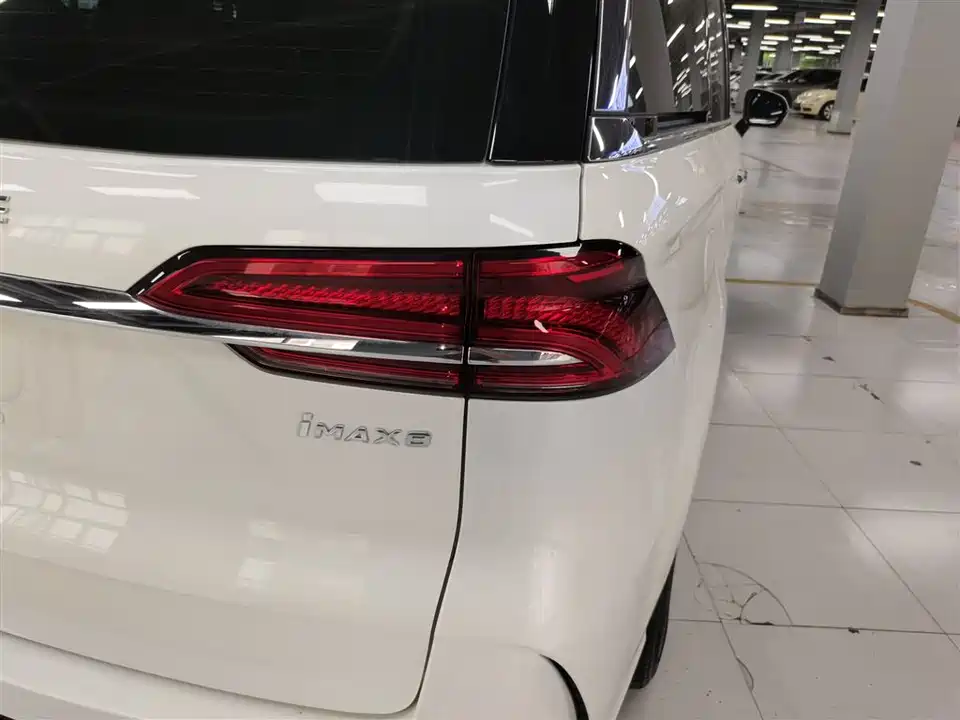 Roewe iMAX8