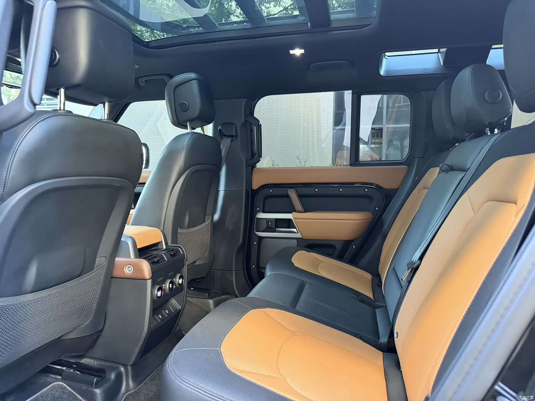 Land Rover Defender, 2024 7