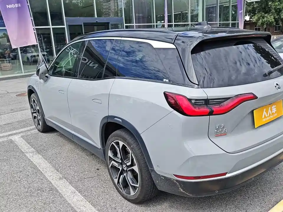 NIO ES8