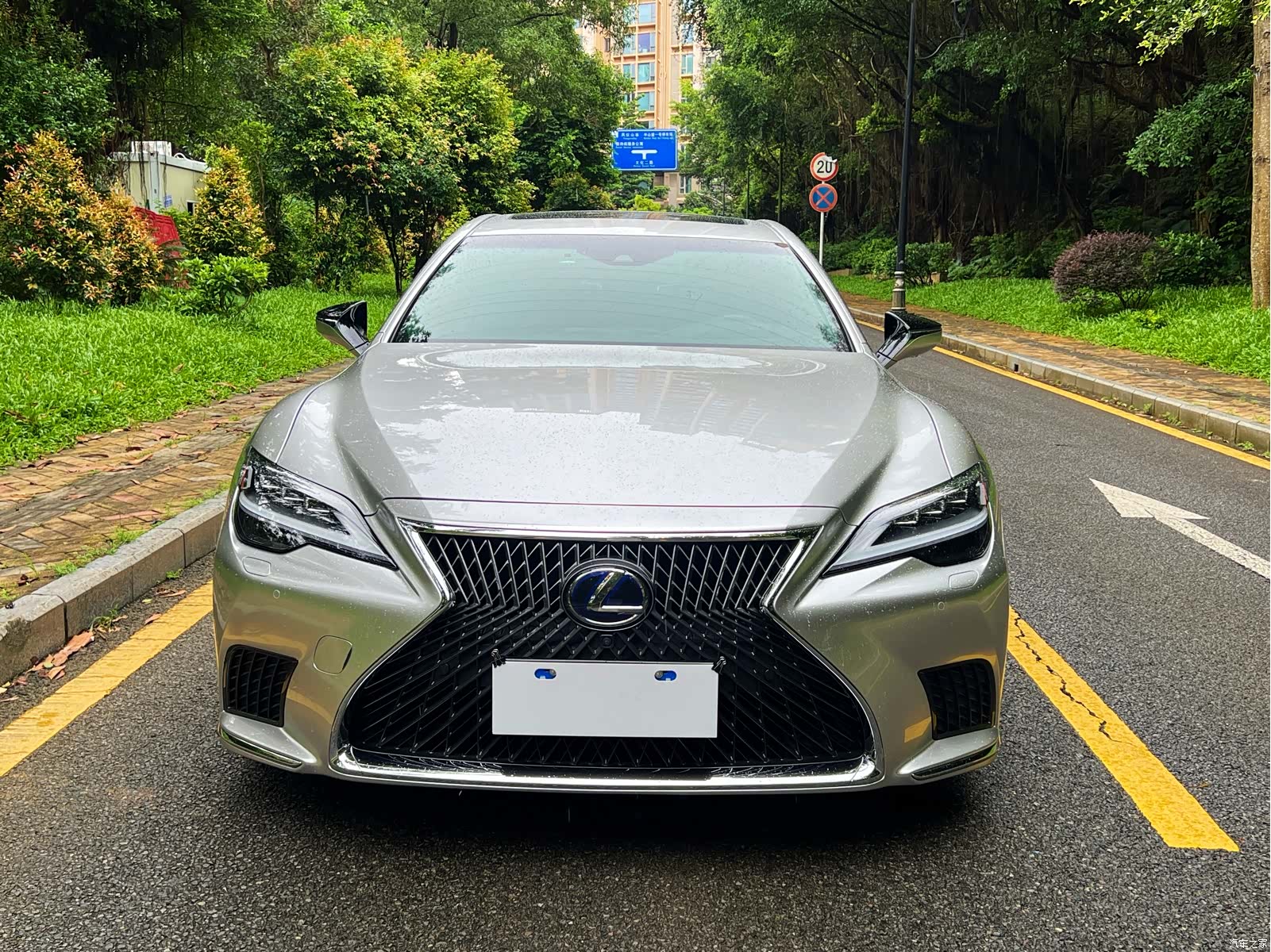Lexus LS, 2022 2