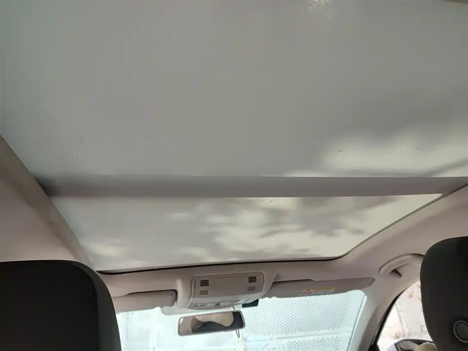 Volkswagen T-ROC exploring Songs