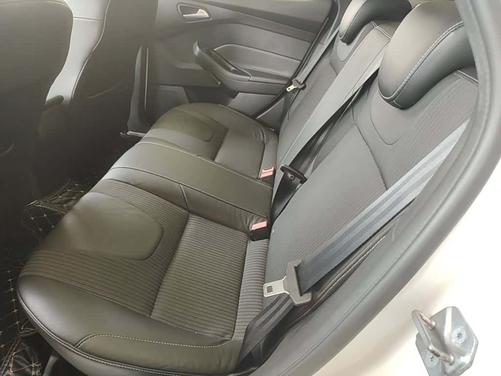 Ford Focus, 2015 17
