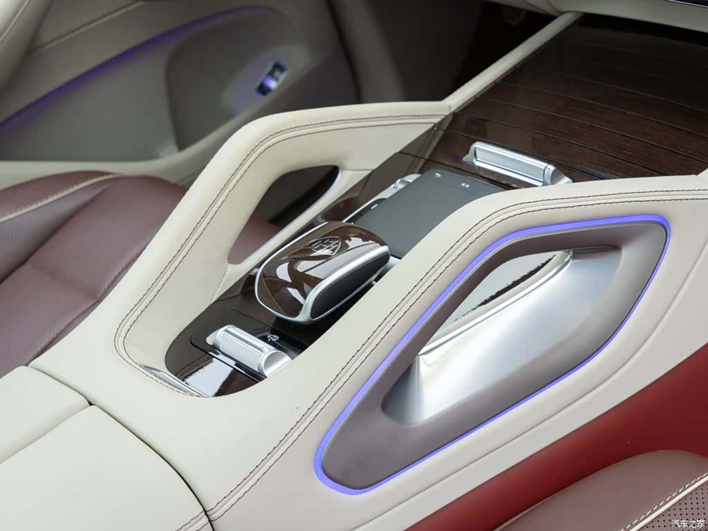 Maybach GLS, 2023 16