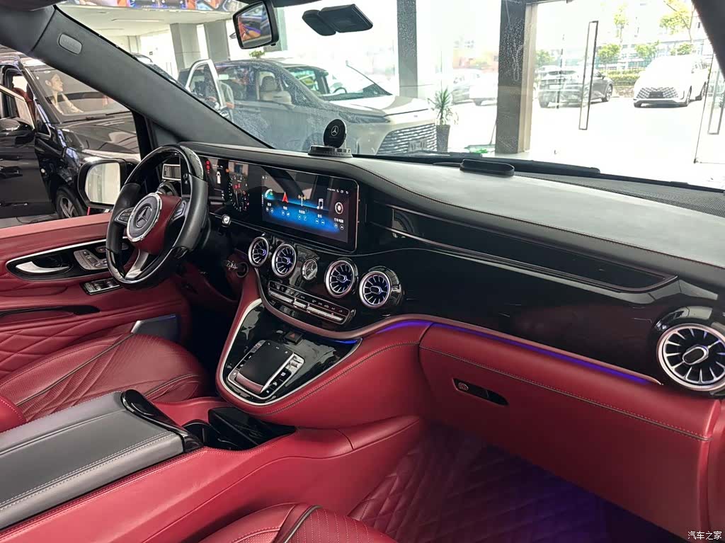 Mercedes-Benz 7, 2023 6