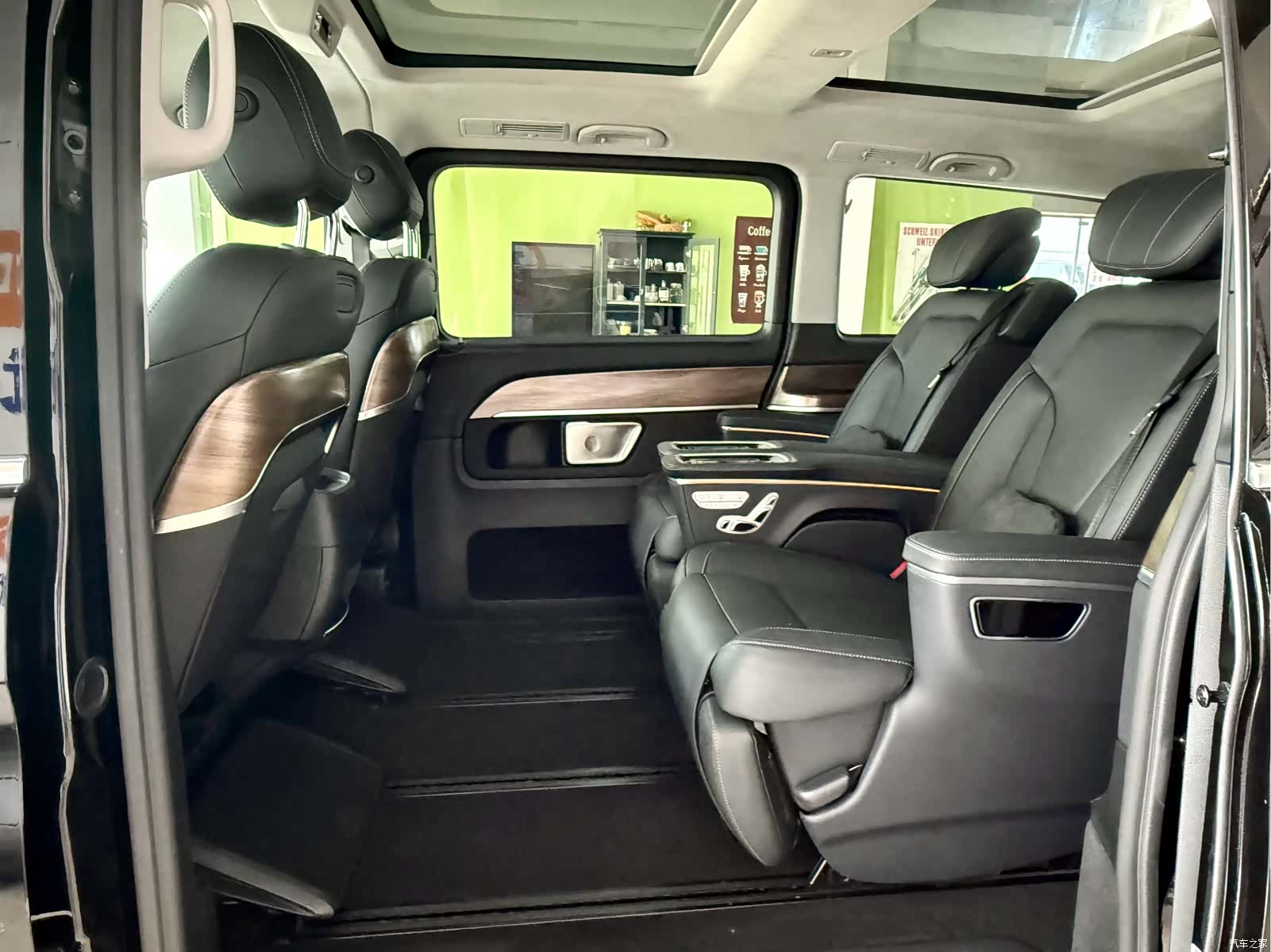 Mercedes-Benz V-Class, 2024 20