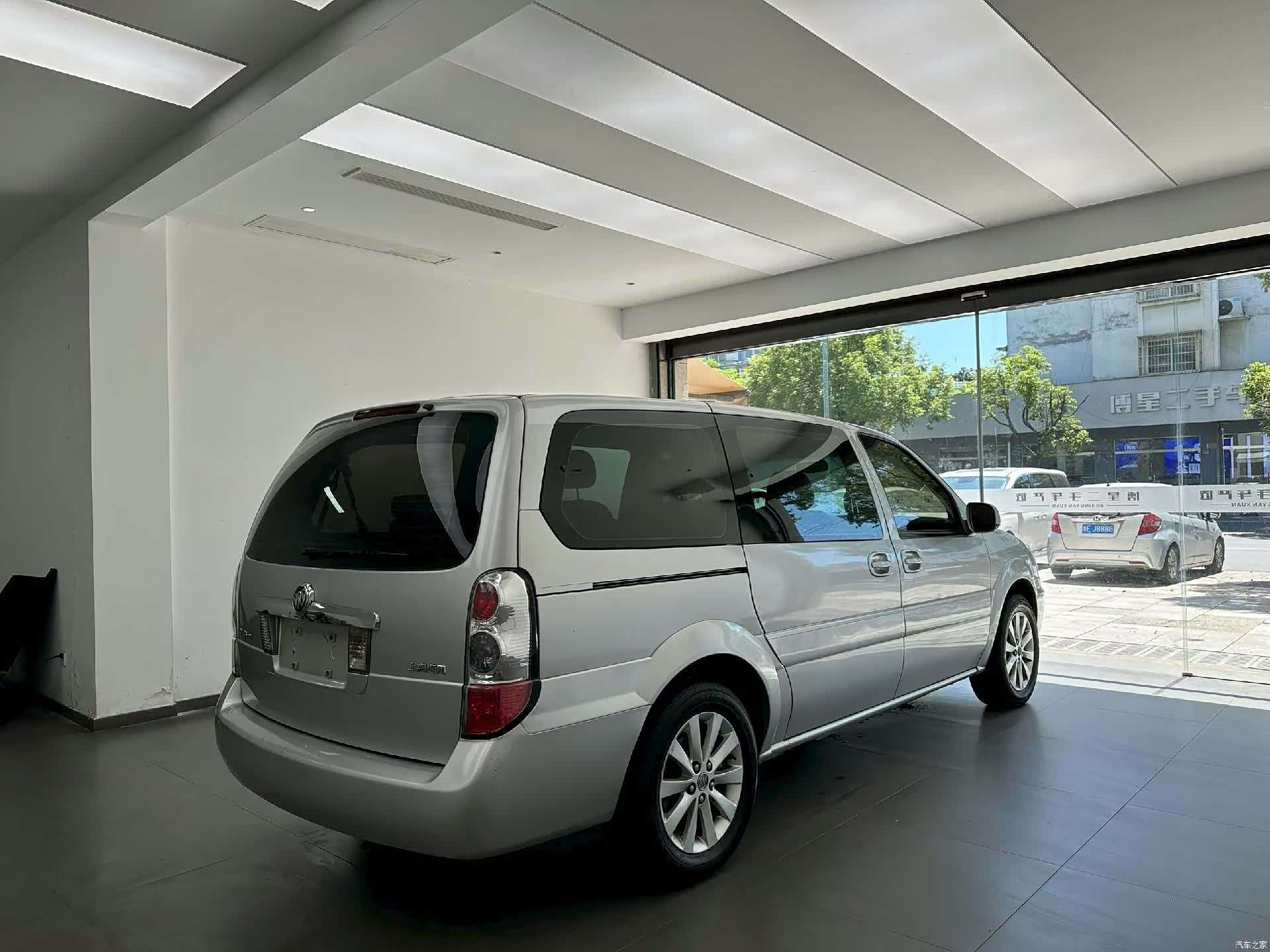 Buick GL8, 2016 9