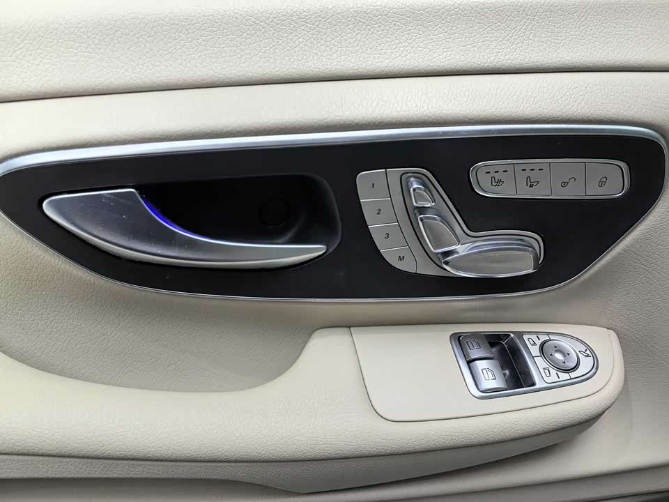 Mercedes-Benz V-class