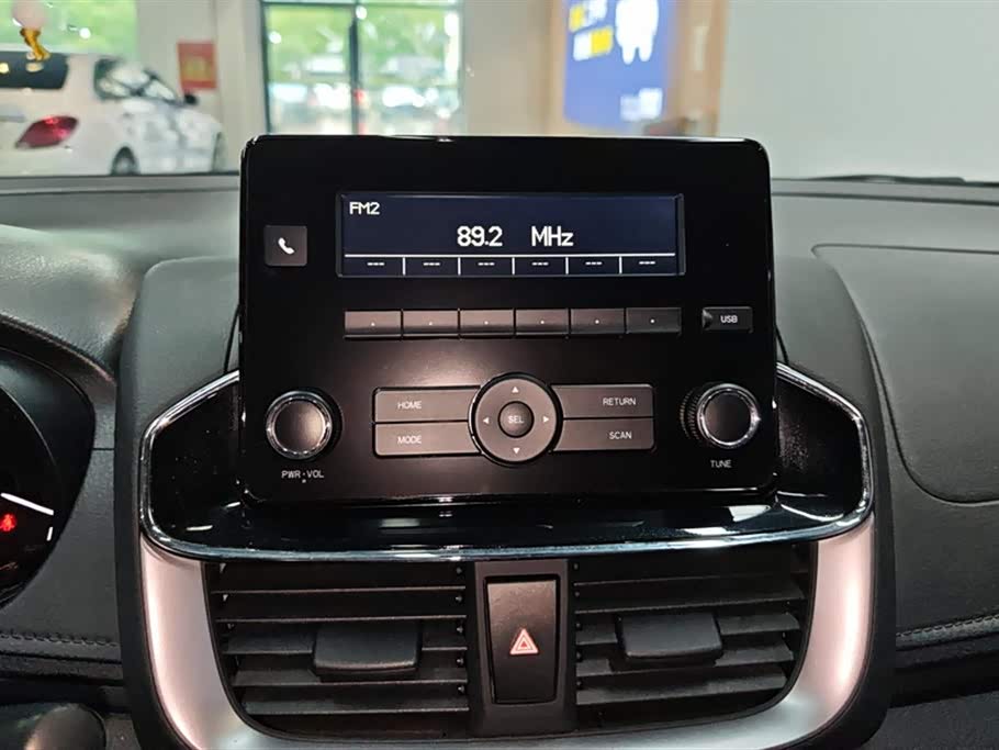 Toyota YARiS L to enjoy