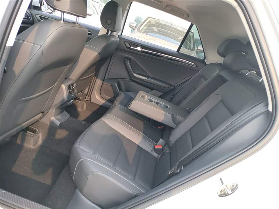 Volkswagen T-ROC exploring Songs