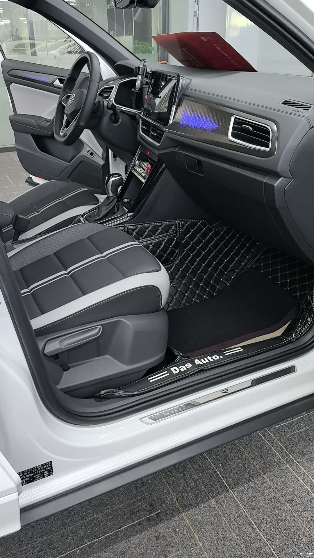 Volkswagen T-ROC, 2024 4