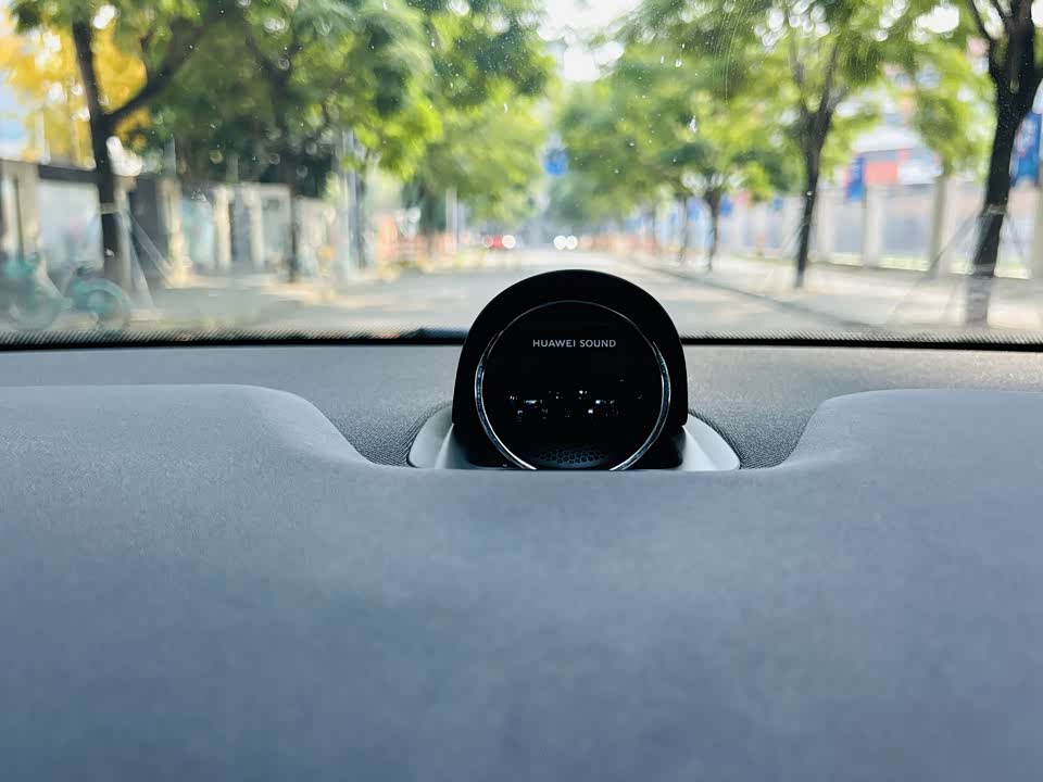 AITO Ask the world M7