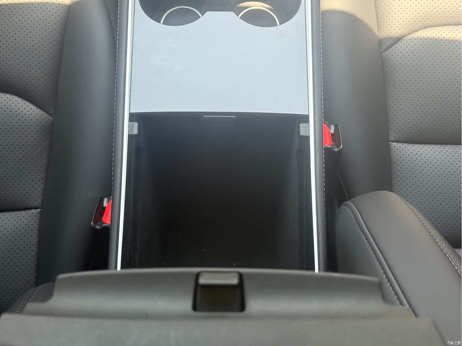 Tesla Model Y, 2023 14