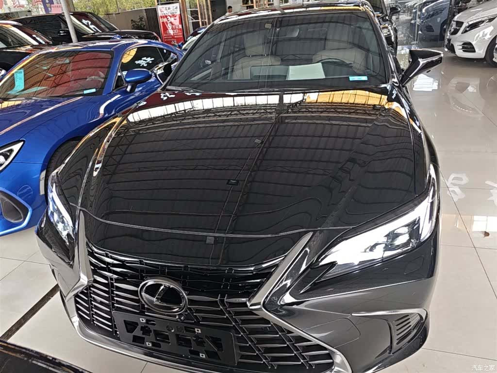 Lexus ES, 2026 3