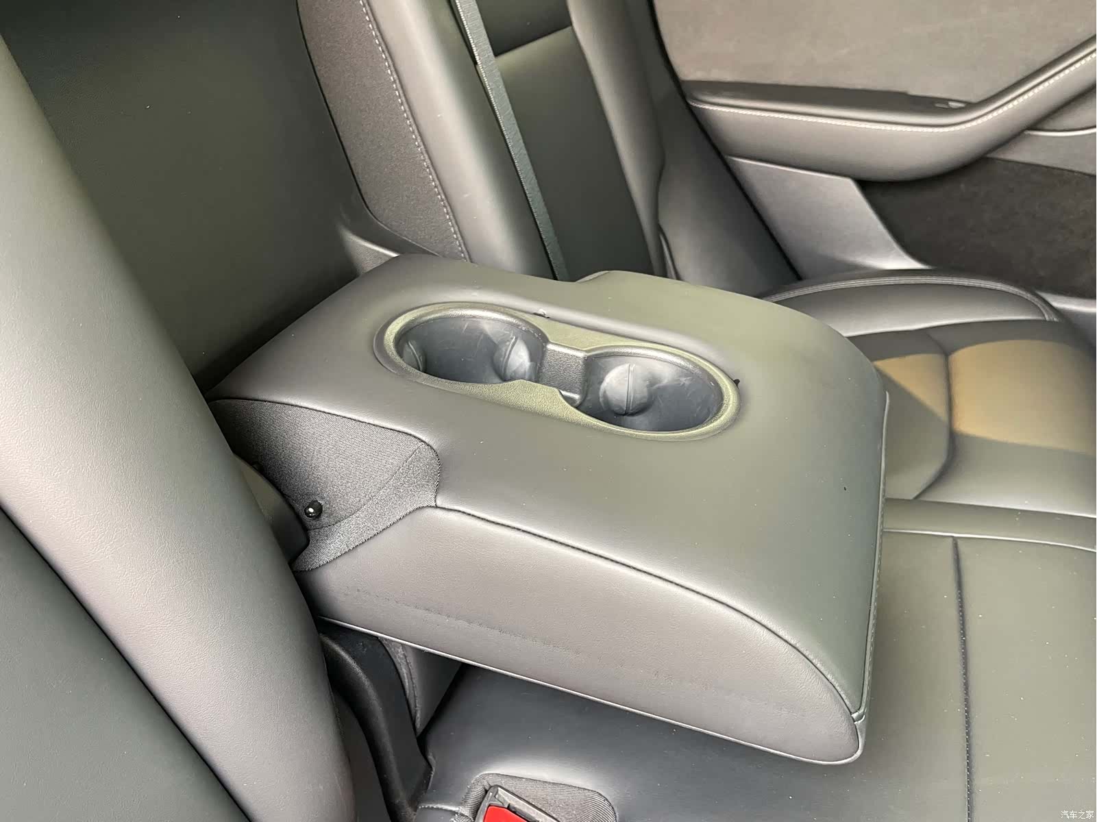 Tesla Model Y, 2022 18