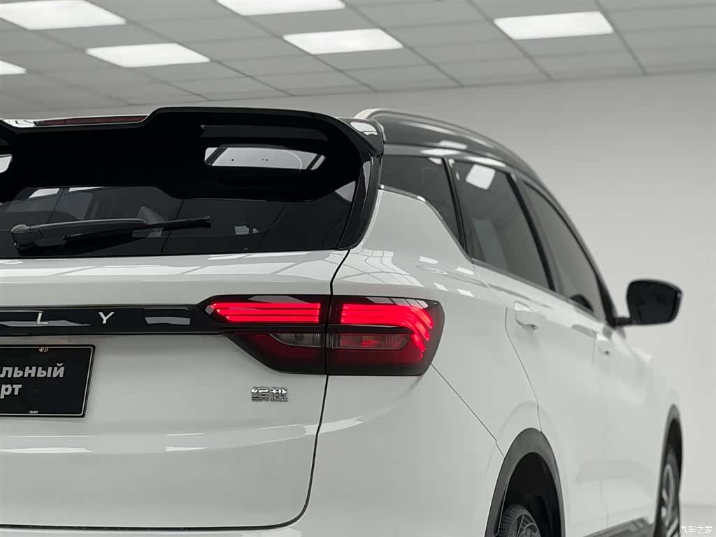 Geely Coolray, 2021 11