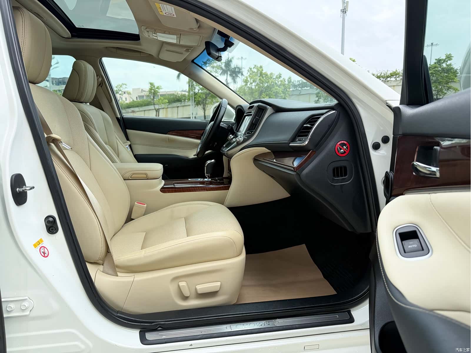 Toyota Crown, 2016 10