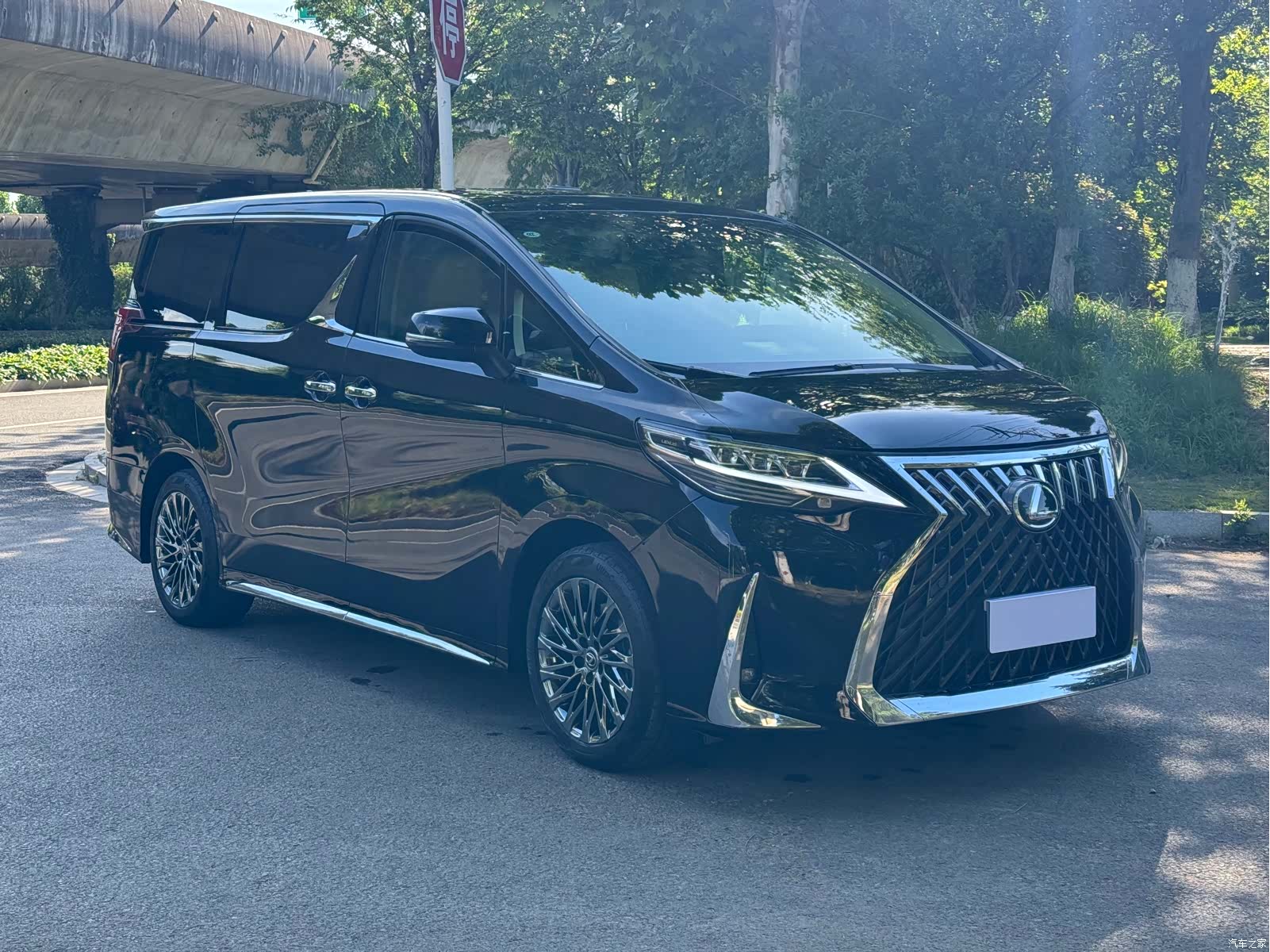 Toyota Vellfire, 2023 3