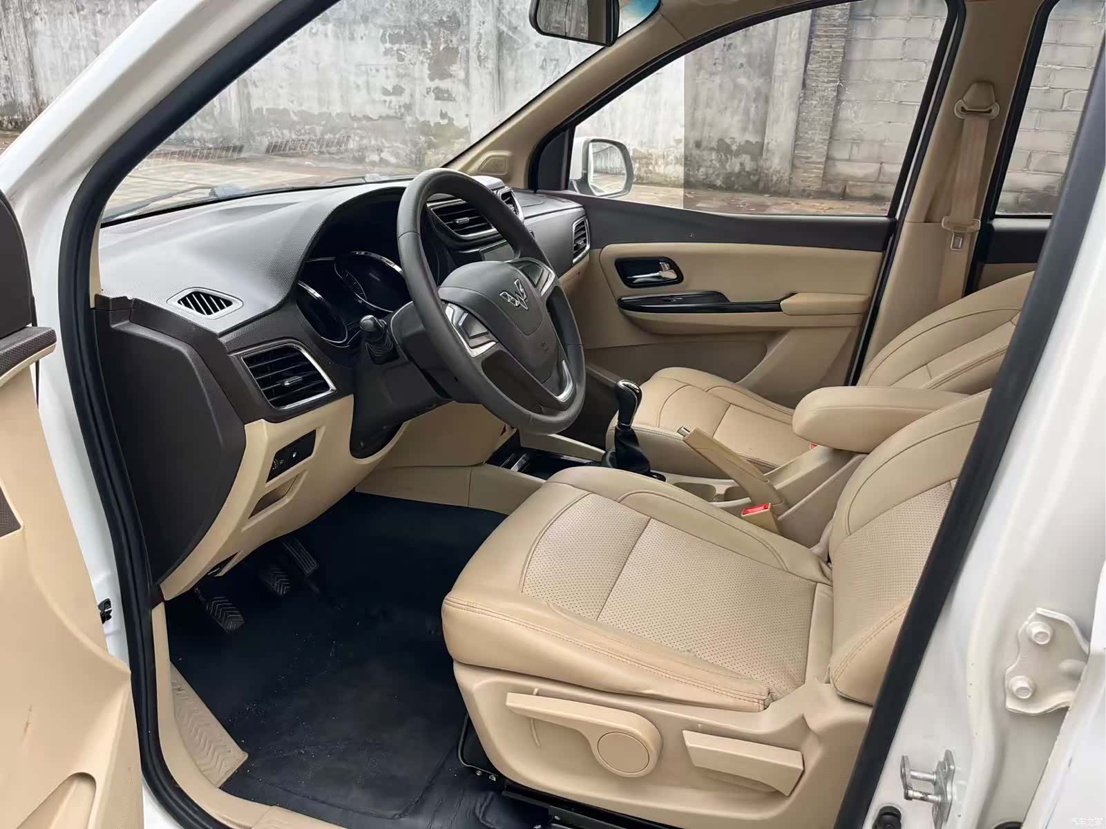Wuling Hongguang, 2016 4