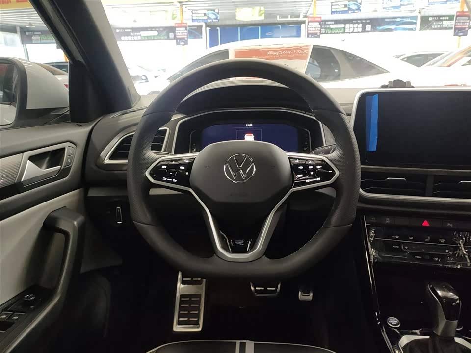 Volkswagen T-ROC exploring Songs