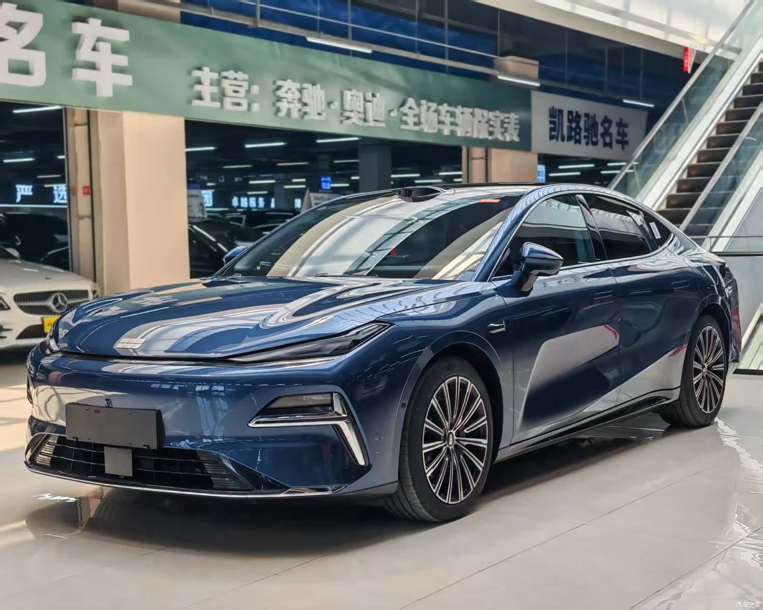 Geely 8, 2025 3