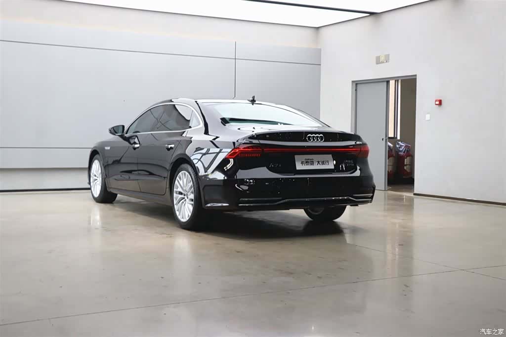 Audi A7L, 2023 27