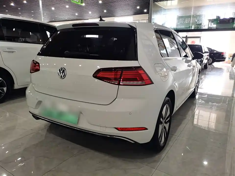 Volkswagen Golf*pure electricity