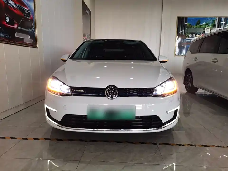 Volkswagen Golf*pure electricity