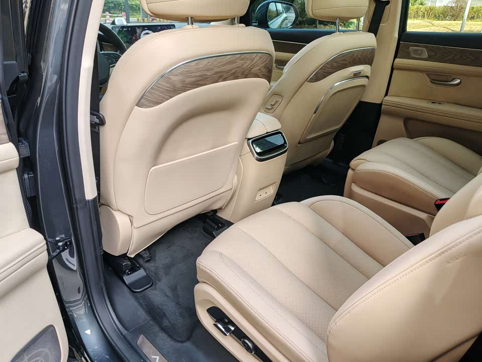 AITO Ask the world M7