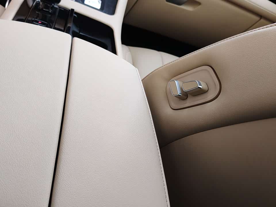 AITO Ask the world M7