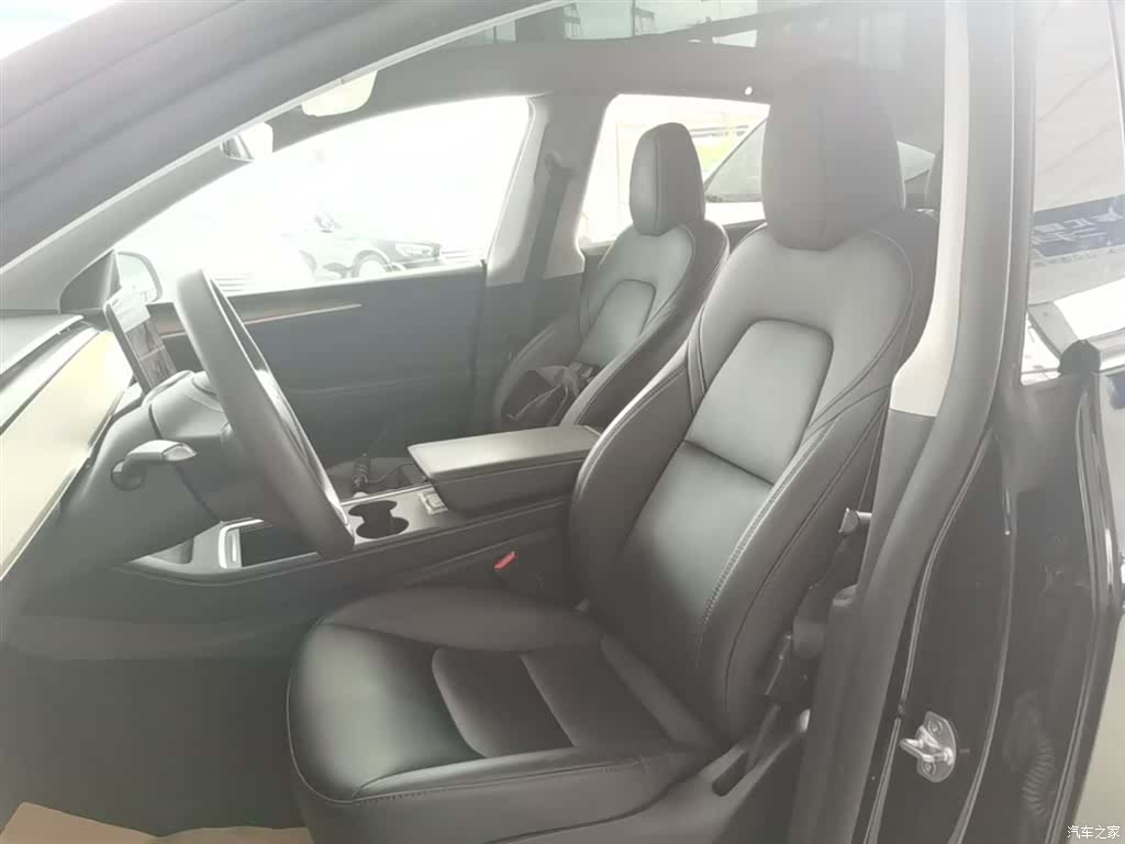 Tesla Model Y, 2023 15