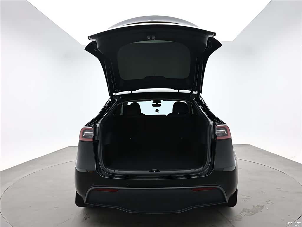 Tesla Model Y, 2023 10