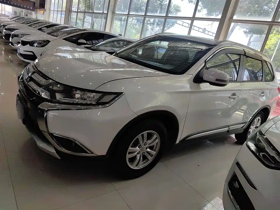 Mitsubishi Outlander Mitsubishi Outlander