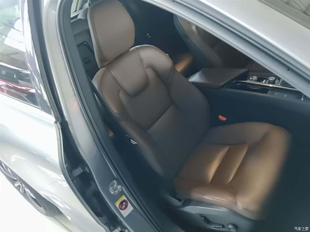 Volvo XC60, 2019 25