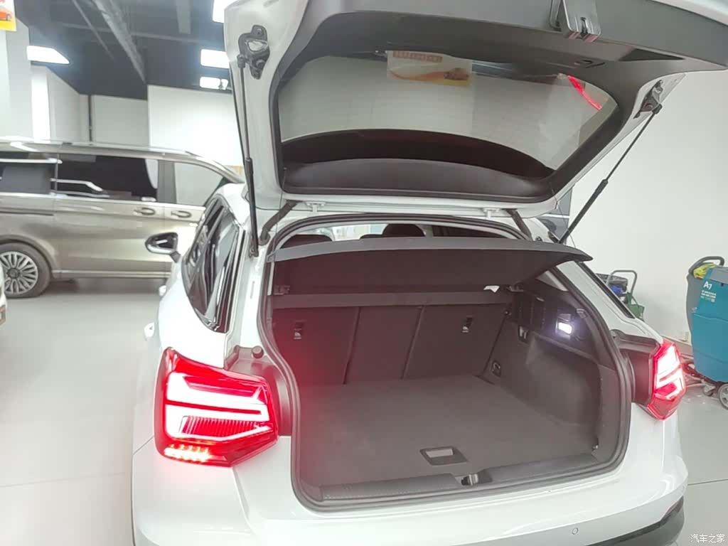 Audi Q2L, 2020 19