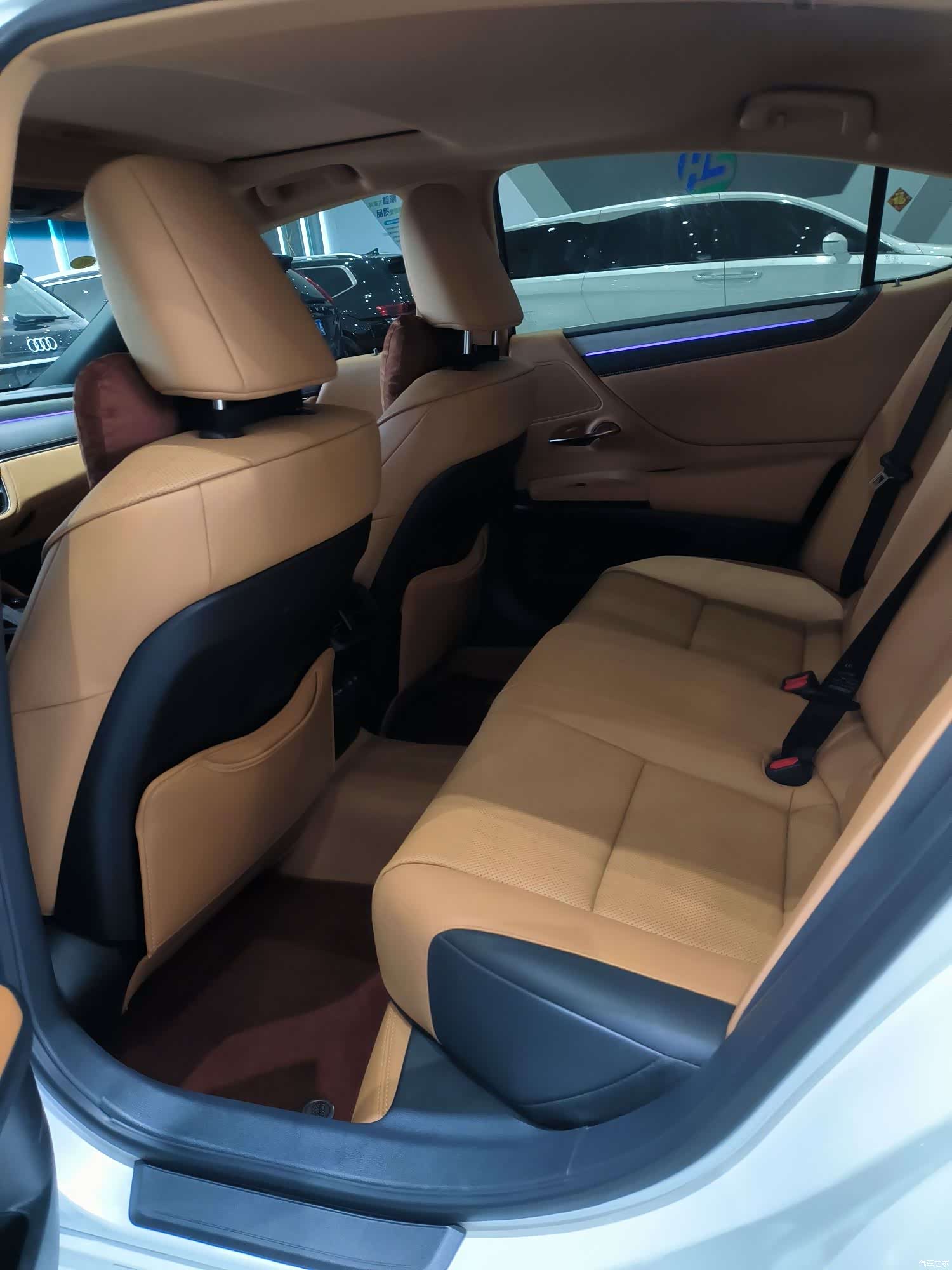 Lexus ES, 2025 11
