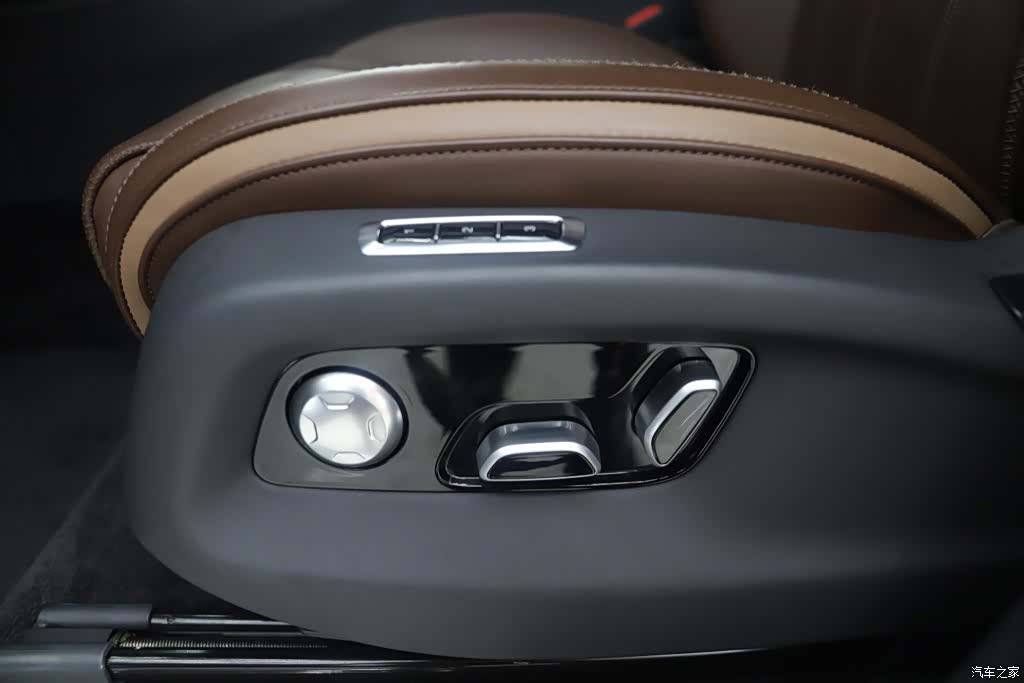 Hongqi 6, 2022 21