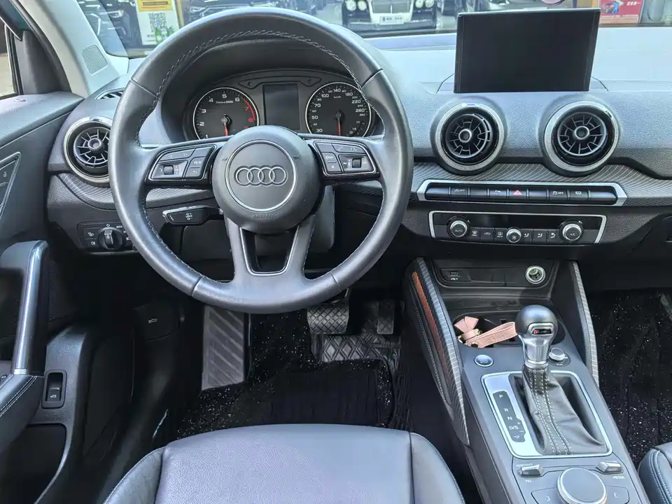 Audi Q2L