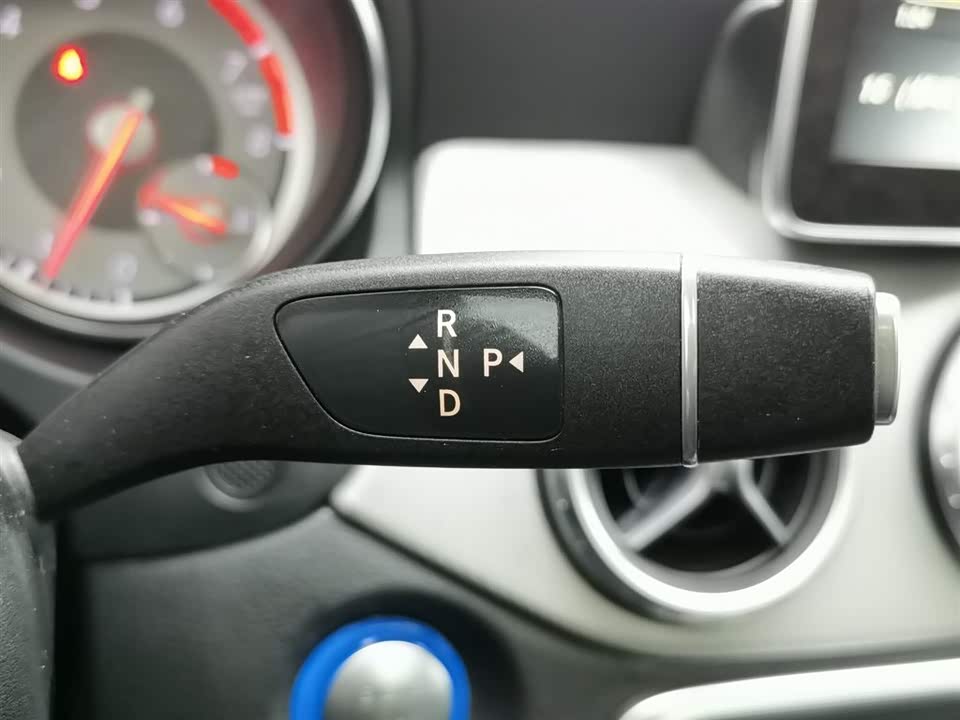 Mercedes-Benz GLA Mercedes-Benz GLA