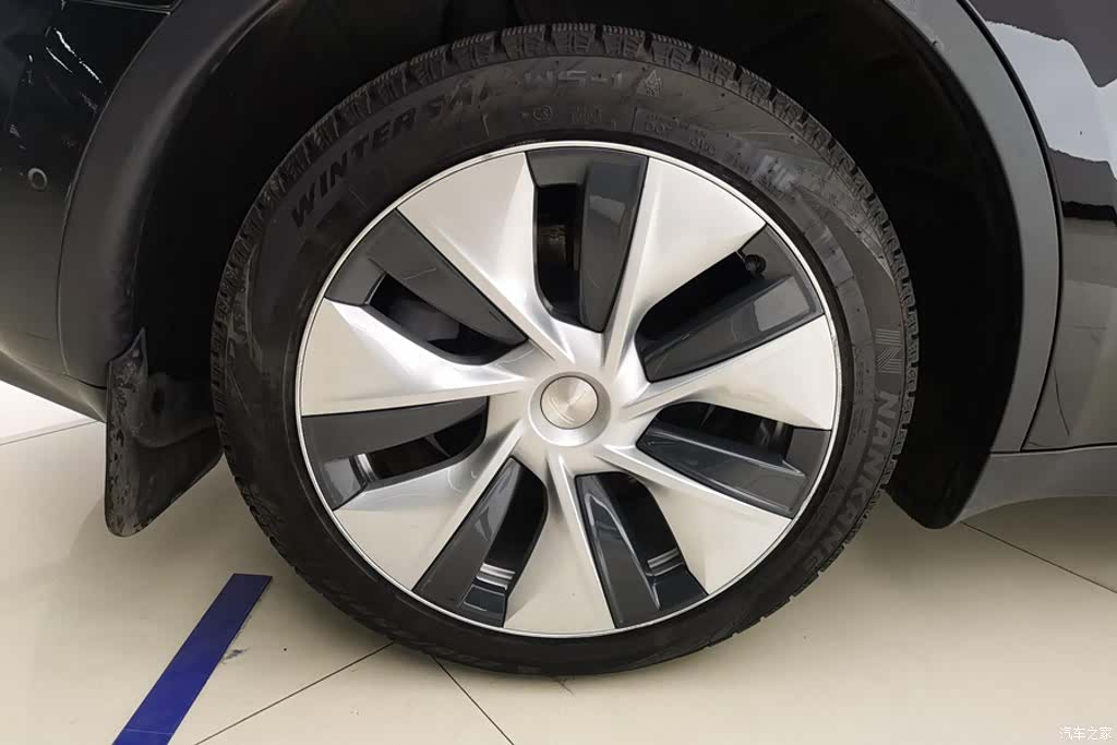 Tesla Model Y, 2022 6